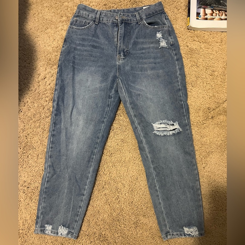 high rise blue distressed jeans! never worn